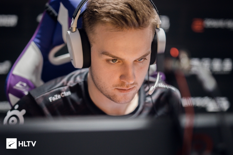 LPL主持小悠珊珊回应年龄问题：都是节目效果啊，大家别认真