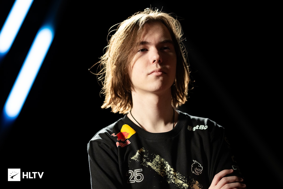 姿态飞机偷家制胜 死亡宣告烬精准架狙 姿态队1-0Uzi队